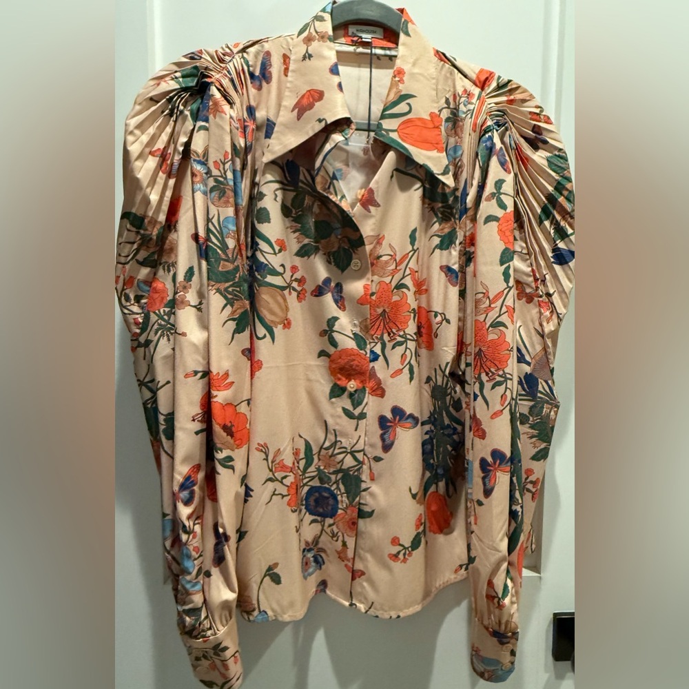 Puffed sleeve shirt